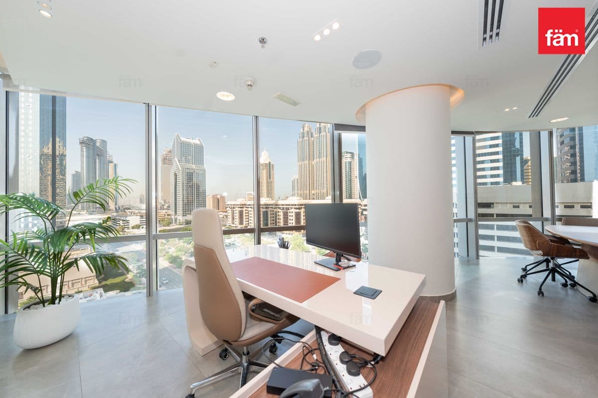 office in Emirates Financial Towers South Tower, photograph 2 of 20