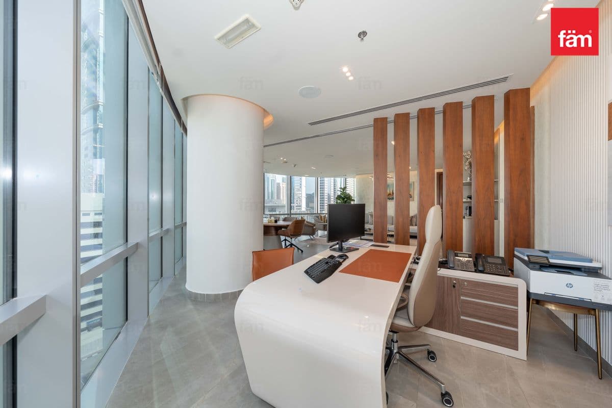 office in Emirates Financial Towers South Tower, photograph 7 of 20