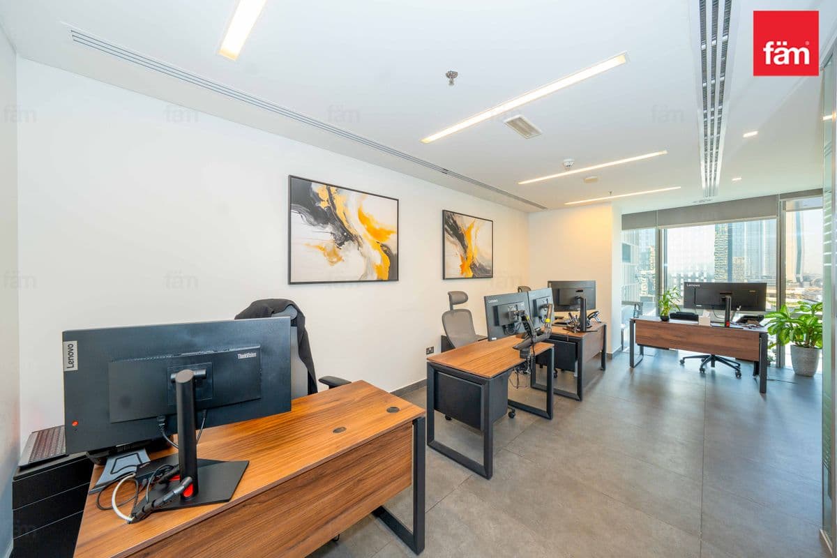 office in Emirates Financial Towers South Tower, photograph 19 of 20