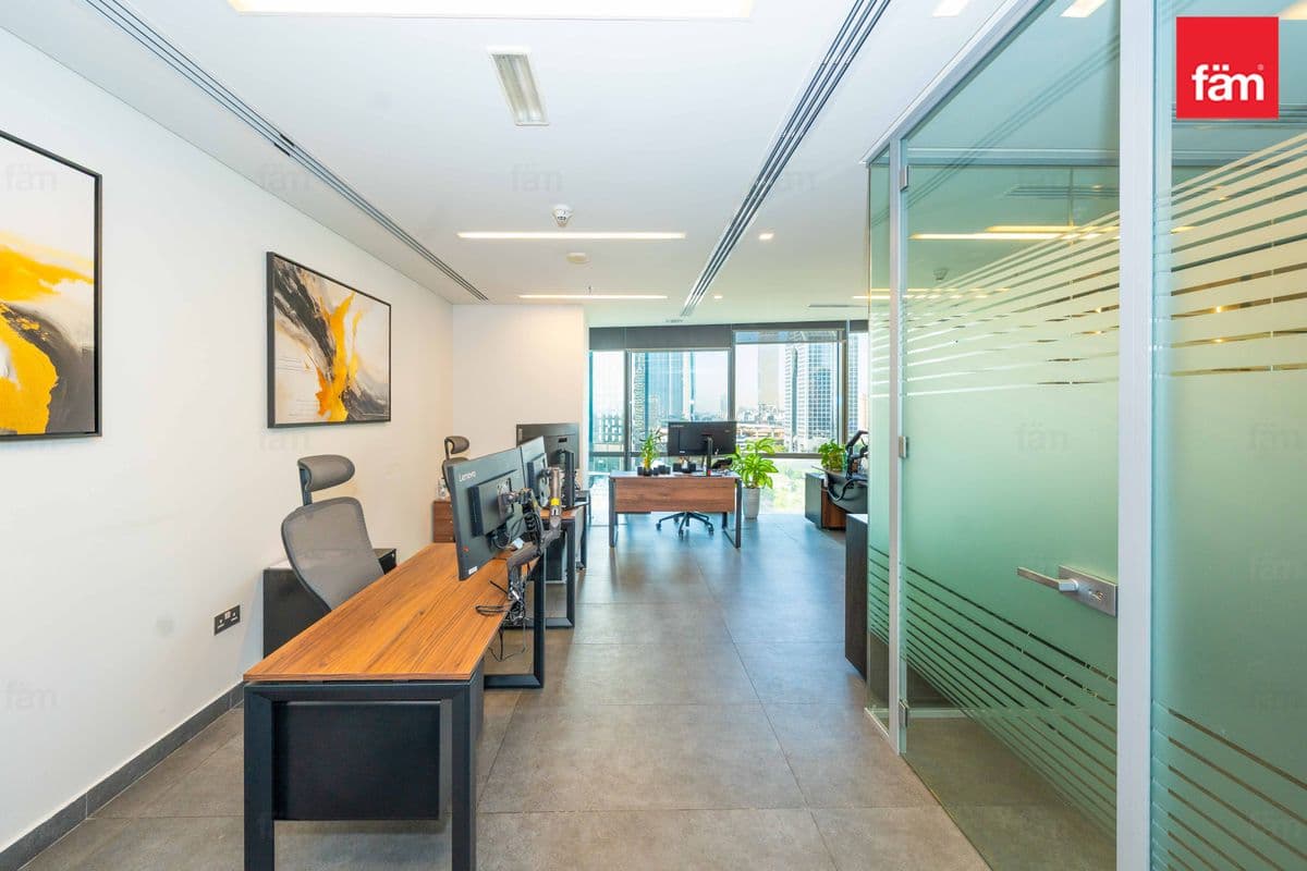 office in Emirates Financial Towers South Tower, photograph 9 of 20