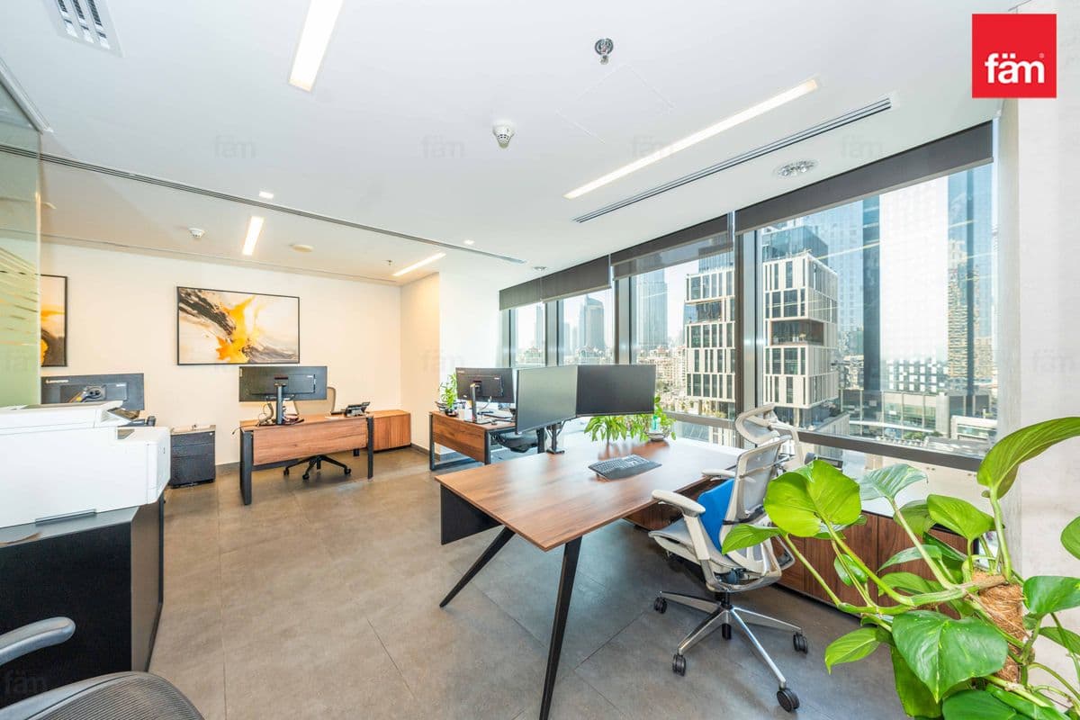 office in Emirates Financial Towers South Tower, photograph 3 of 20