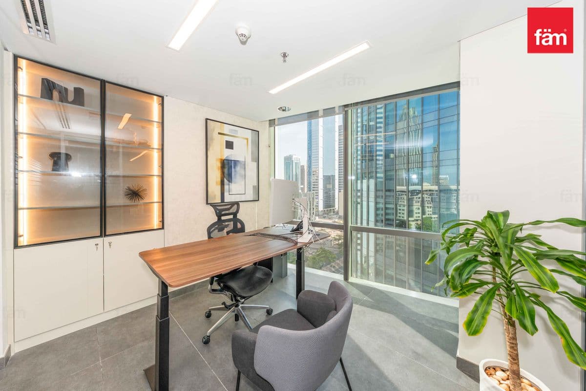 office in Emirates Financial Towers South Tower, photograph 7 of 20