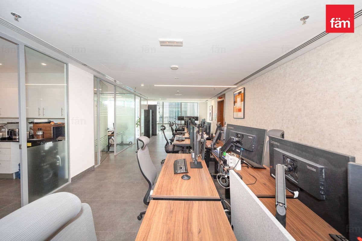 office in Emirates Financial Towers South Tower, photograph 6 of 20