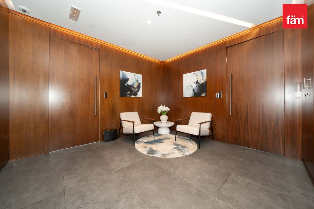 office in Emirates Financial Towers South Tower, photograph 12 of 20