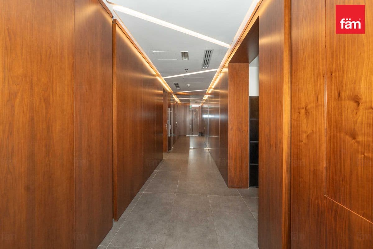 office in Emirates Financial Towers South Tower, photograph 10 of 20