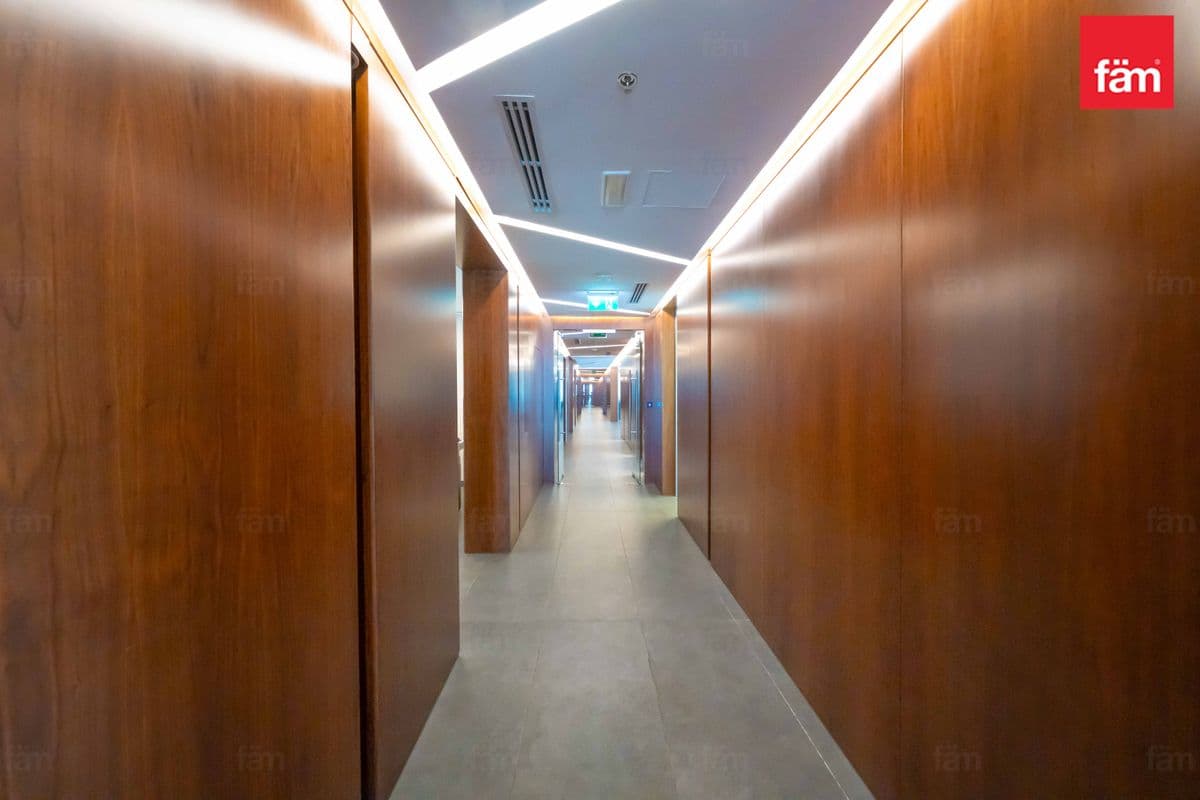 office in Emirates Financial Towers South Tower, photograph 14 of 20