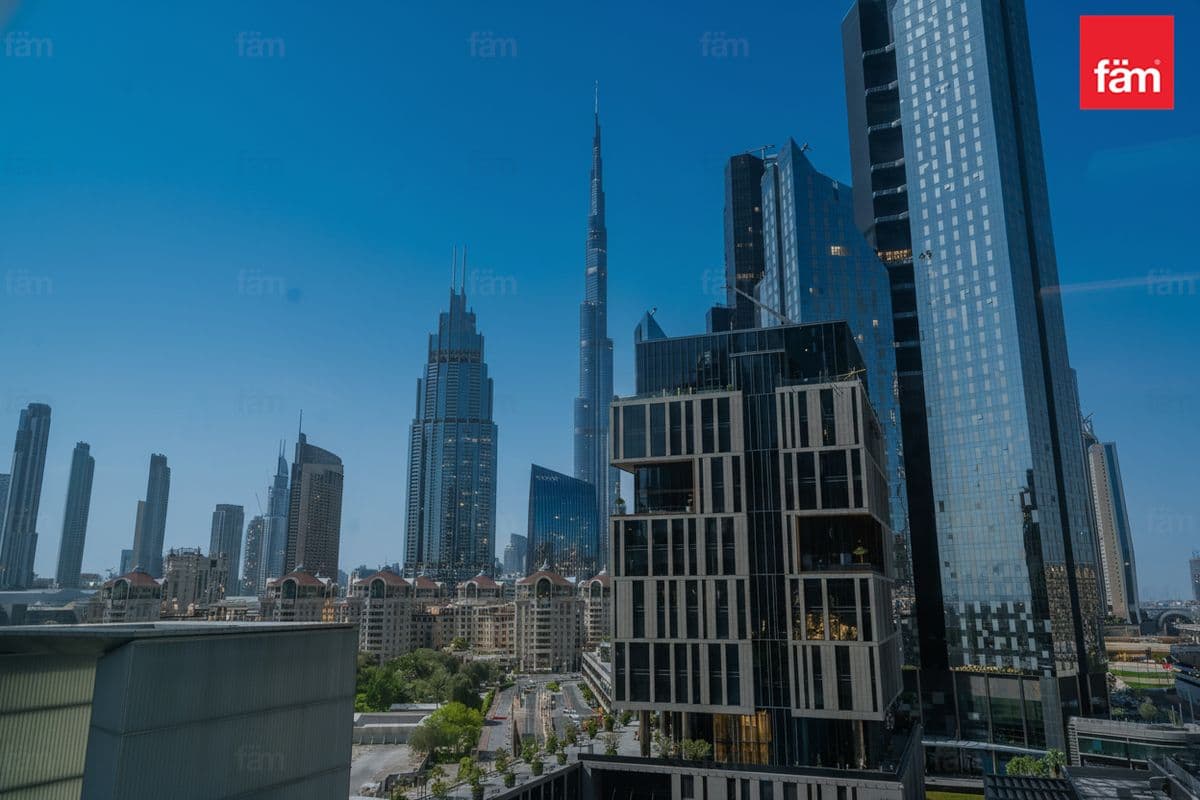 office in Emirates Financial Towers South Tower, photograph 2 of 20
