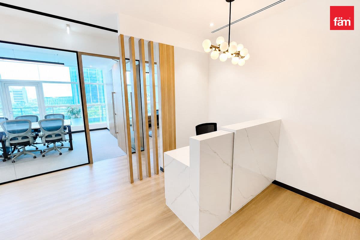 office in Reef Tower - Jumeirah Lake Towers, photograph 2 of 10