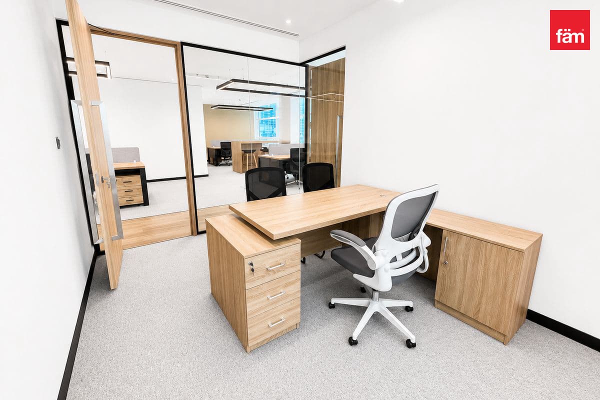 office in Reef Tower - Jumeirah Lake Towers, photograph 4 of 10