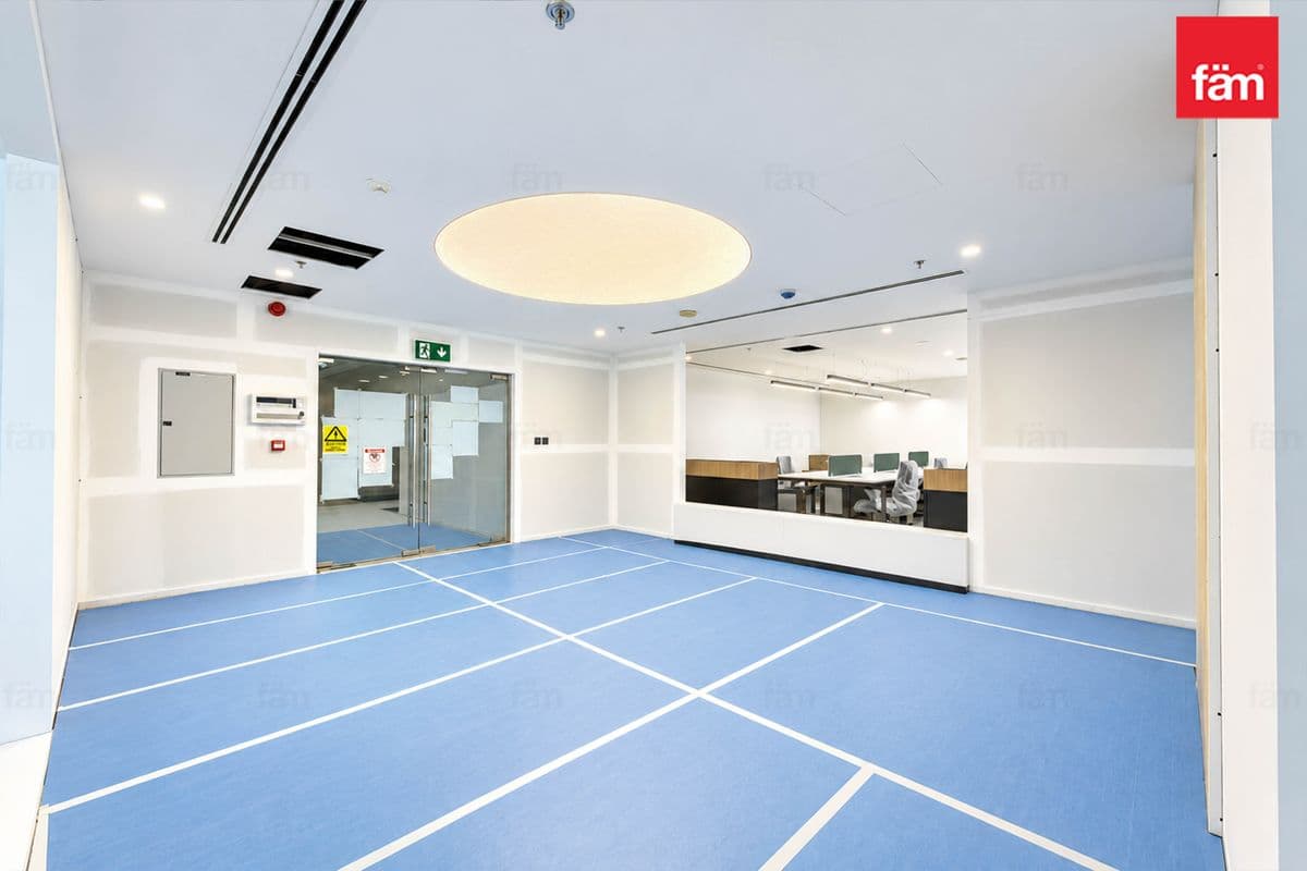 office in Reef Tower - Jumeirah Lake Towers, photograph 4 of 19