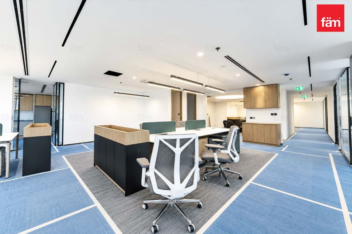 office in Reef Tower - Jumeirah Lake Towers, photograph 3 of 19
