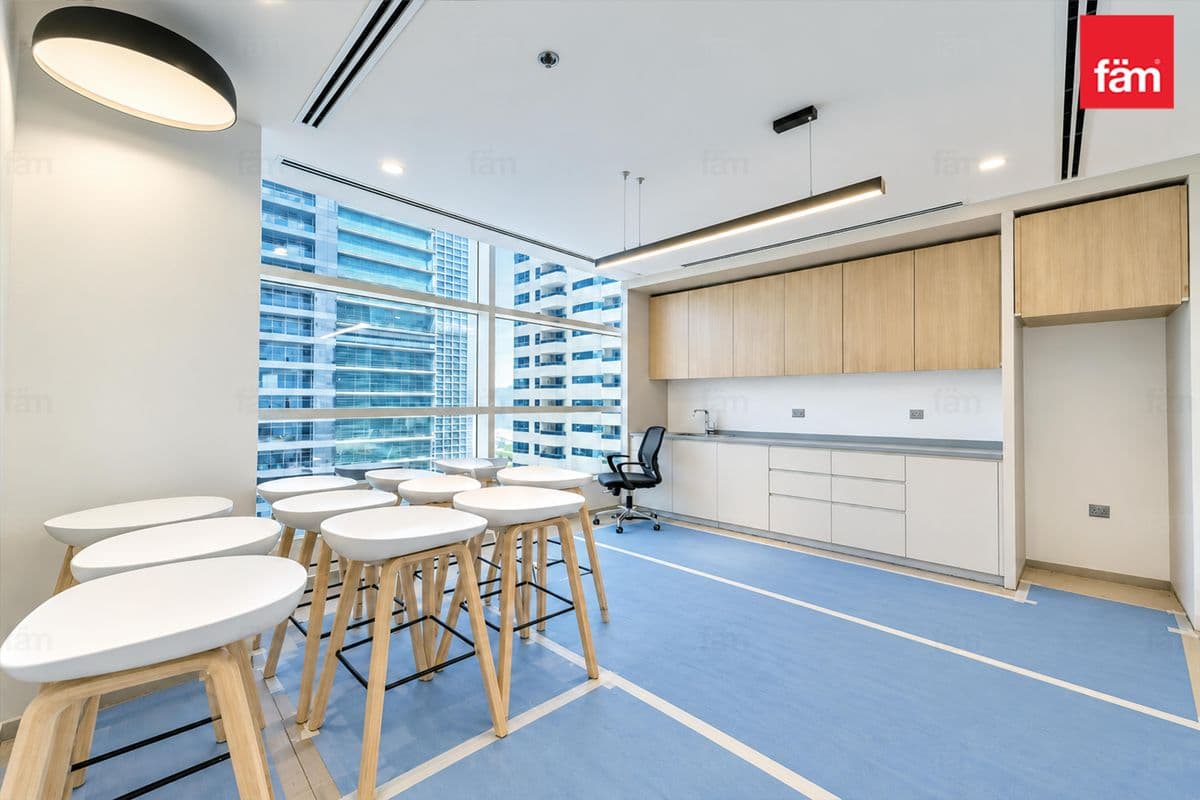 office in Reef Tower - Jumeirah Lake Towers, photograph 14 of 19