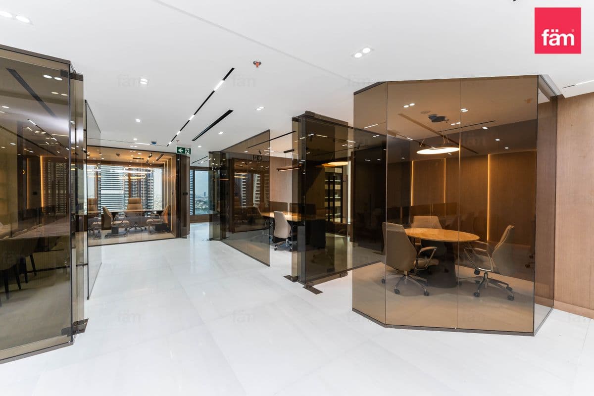 office in SABA TOWER 1, photograph 4 of 20