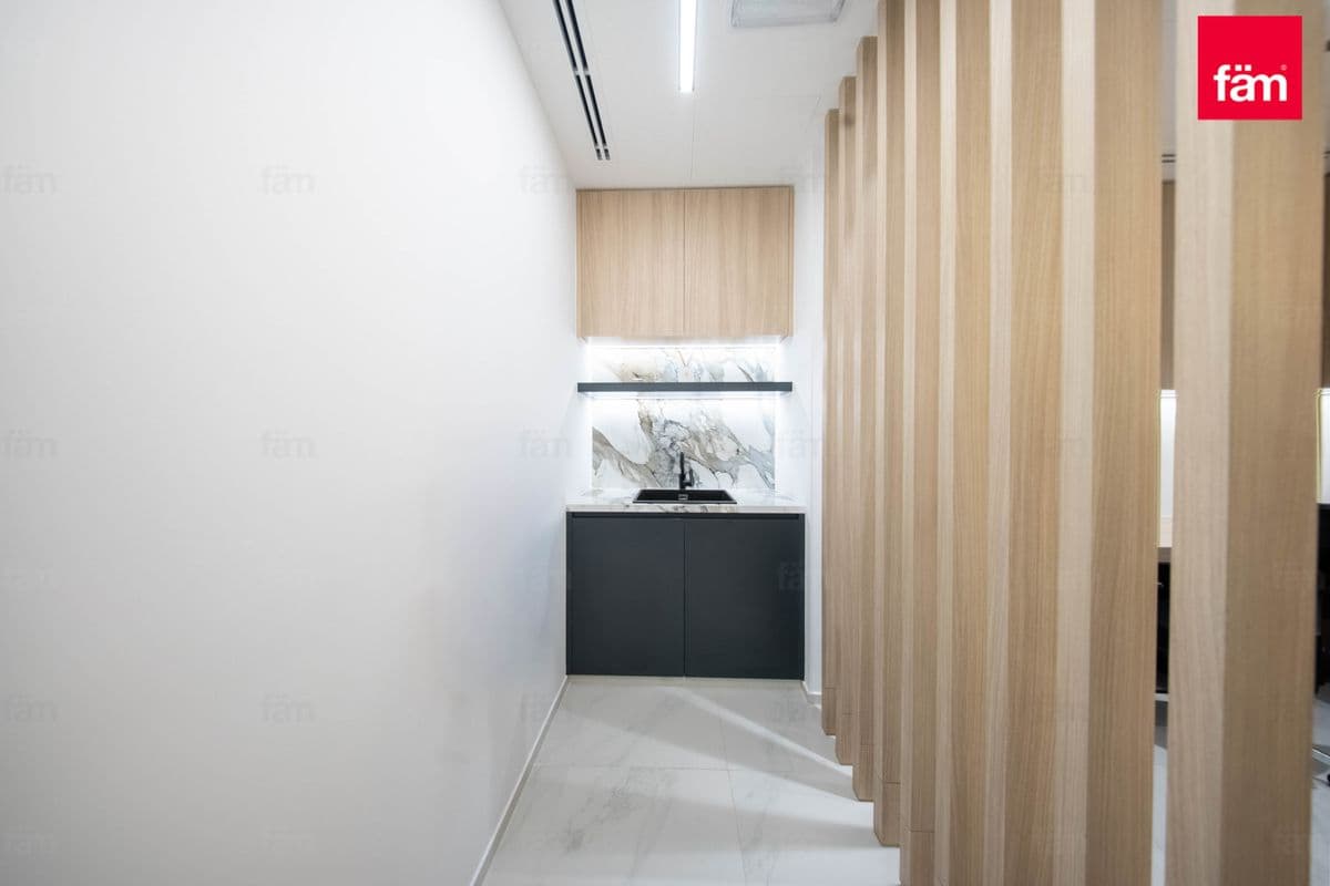 office in Silver Tower (AG Tower), photograph 10 of 12