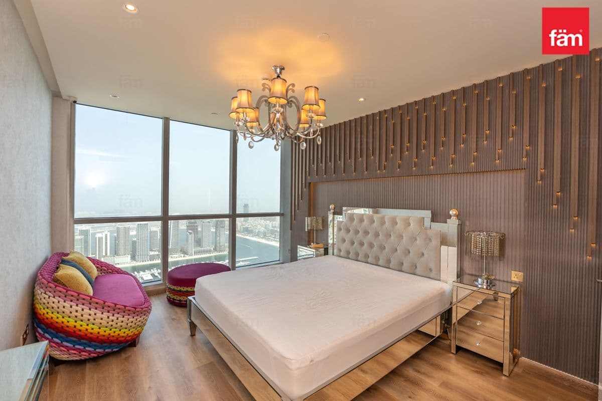 4 bedroom penthouse in 23 Marina, photograph 4 of 20
