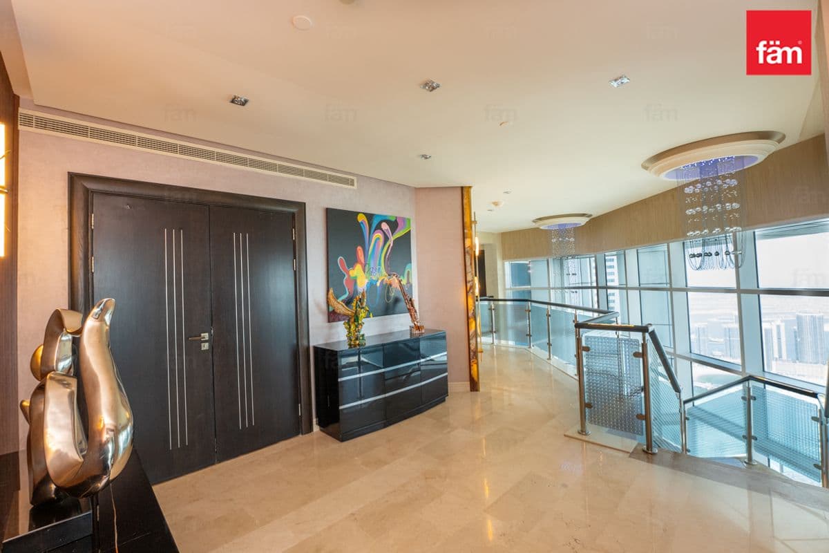4 bedroom penthouse in 23 Marina, photograph 7 of 20