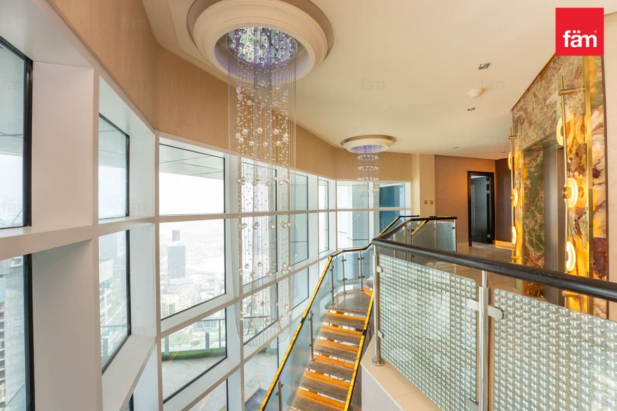4 bedroom penthouse in 23 Marina, photograph 9 of 20
