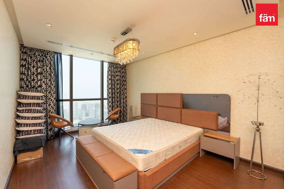 4 bedroom penthouse in 23 Marina, photograph 10 of 20
