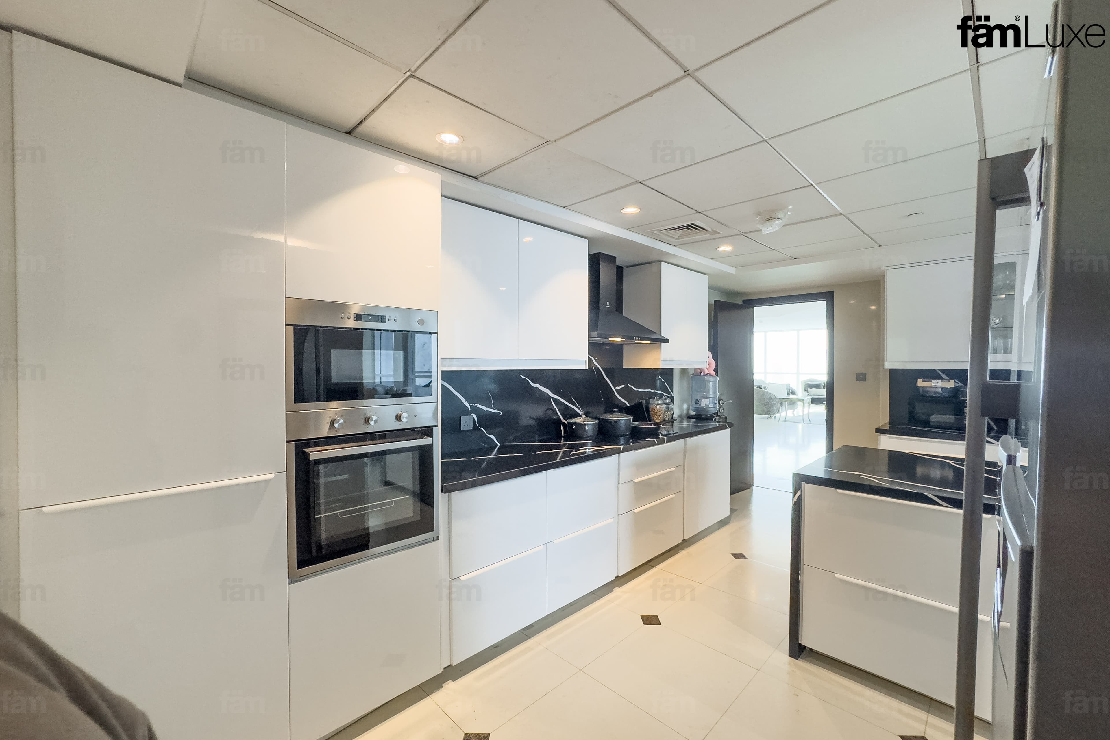 4 bedroom apartment in 23 Marina, photograph 12 of 17