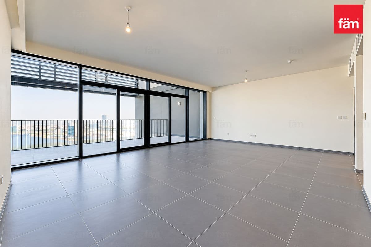 3 bedroom penthouse in Creek Edge Tower 1, photograph 3 of 20