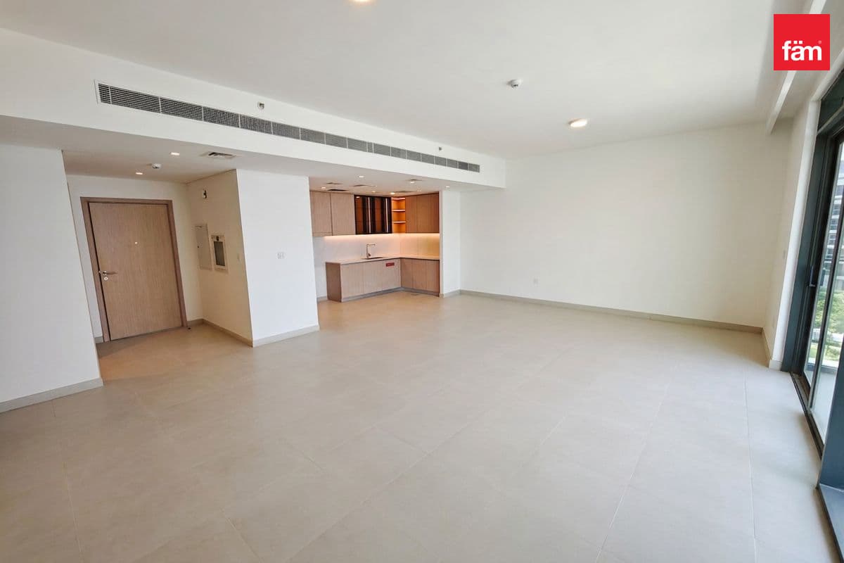 4 bedroom penthouse in Golf Heights, photograph 4 of 20