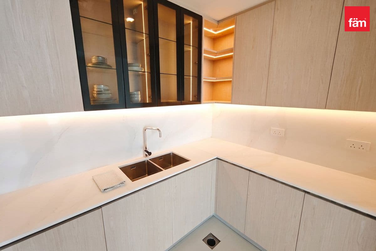 4 bedroom penthouse in Golf Heights, photograph 8 of 20
