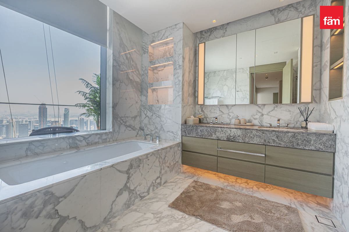 4 bedroom penthouse in IL PRIMO, photograph 18 of 20