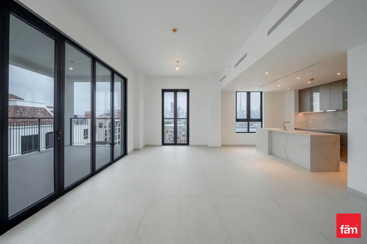 5 bedroom penthouse in Le Ciel Building 1, photograph 3 of 20