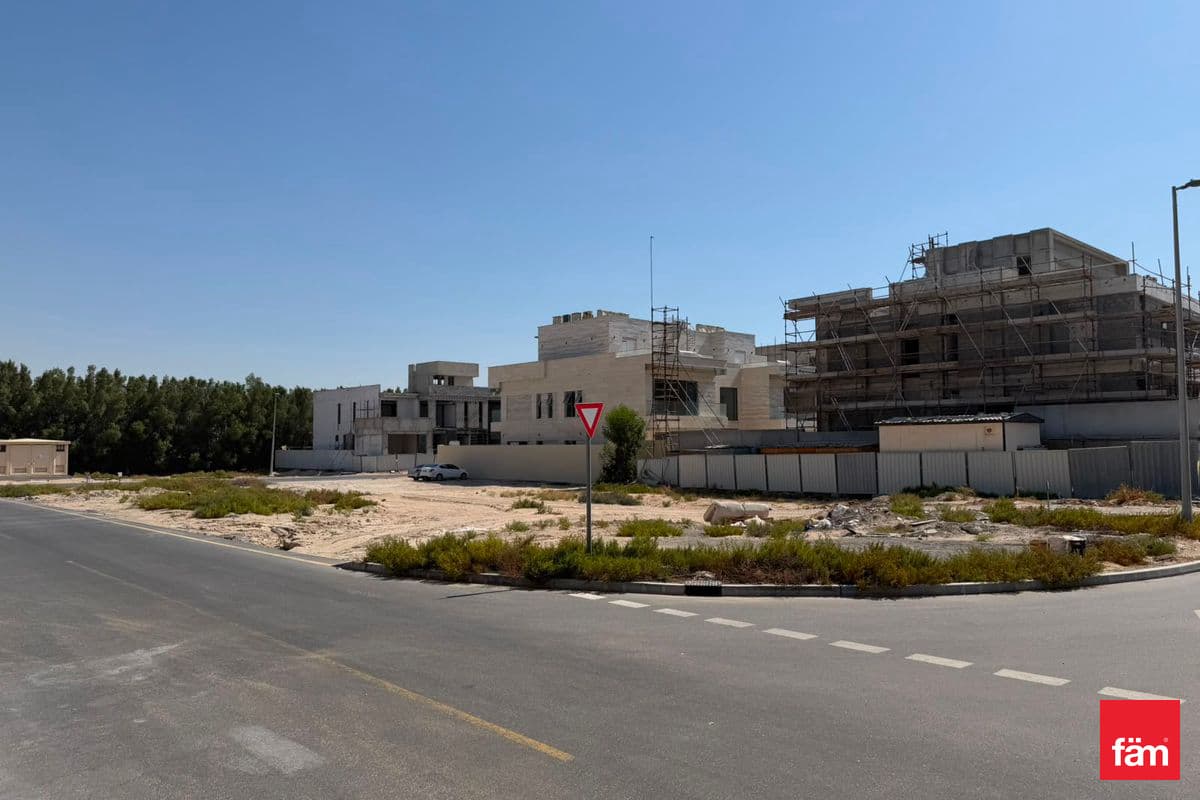 plot-residential in Nad Al Sheba Gardens, photograph 2 of 9