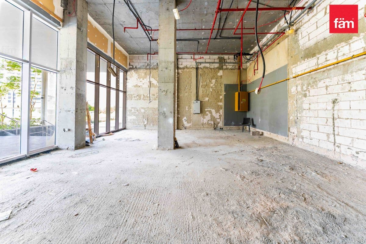 retail in Avanti Tower, photograph 6 of 14