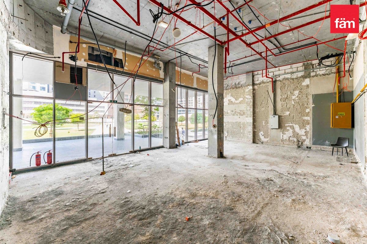 retail in Avanti Tower, photograph 3 of 14