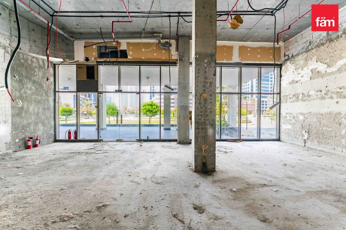 retail in Avanti Tower, photograph 8 of 14