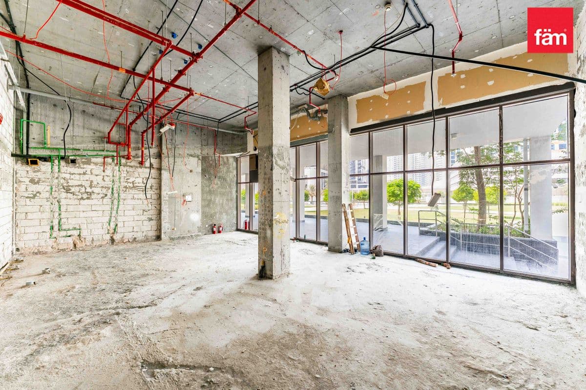 retail in Avanti Tower, photograph 2 of 14