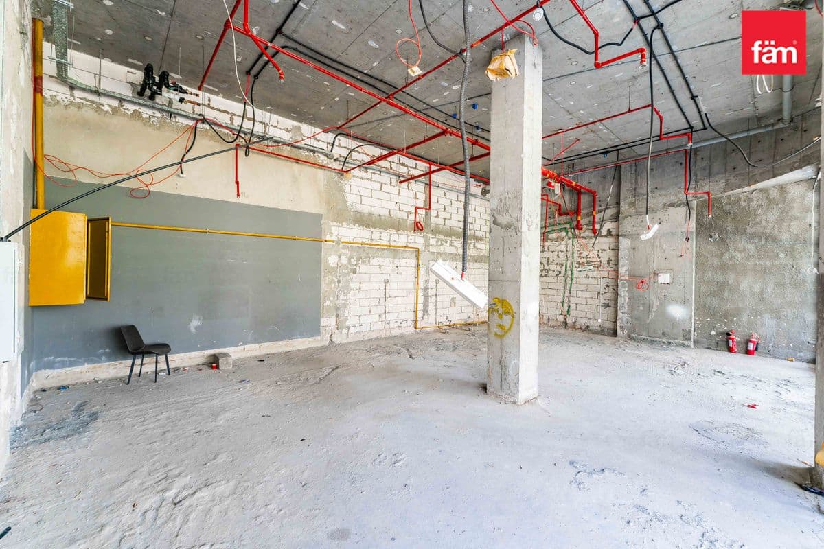 retail in Avanti Tower, photograph 4 of 14
