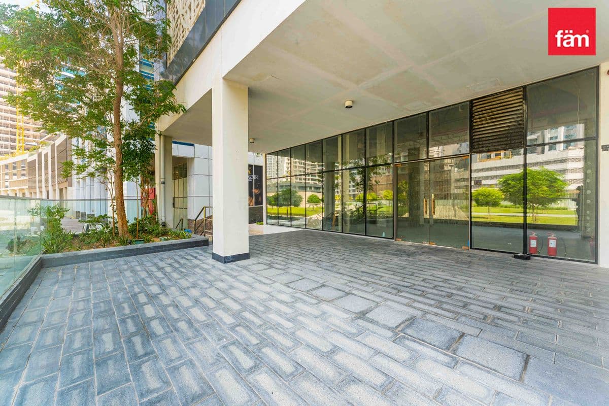 retail in Avanti Tower, photograph 9 of 14