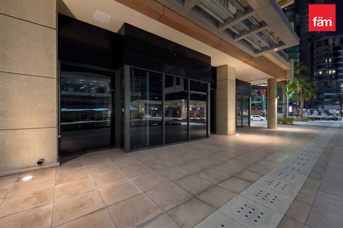 retail in Bay Square 9, photograph 15 of 15