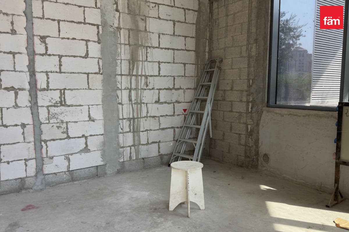 retail in Binghatti Ghost, photograph 5 of 10