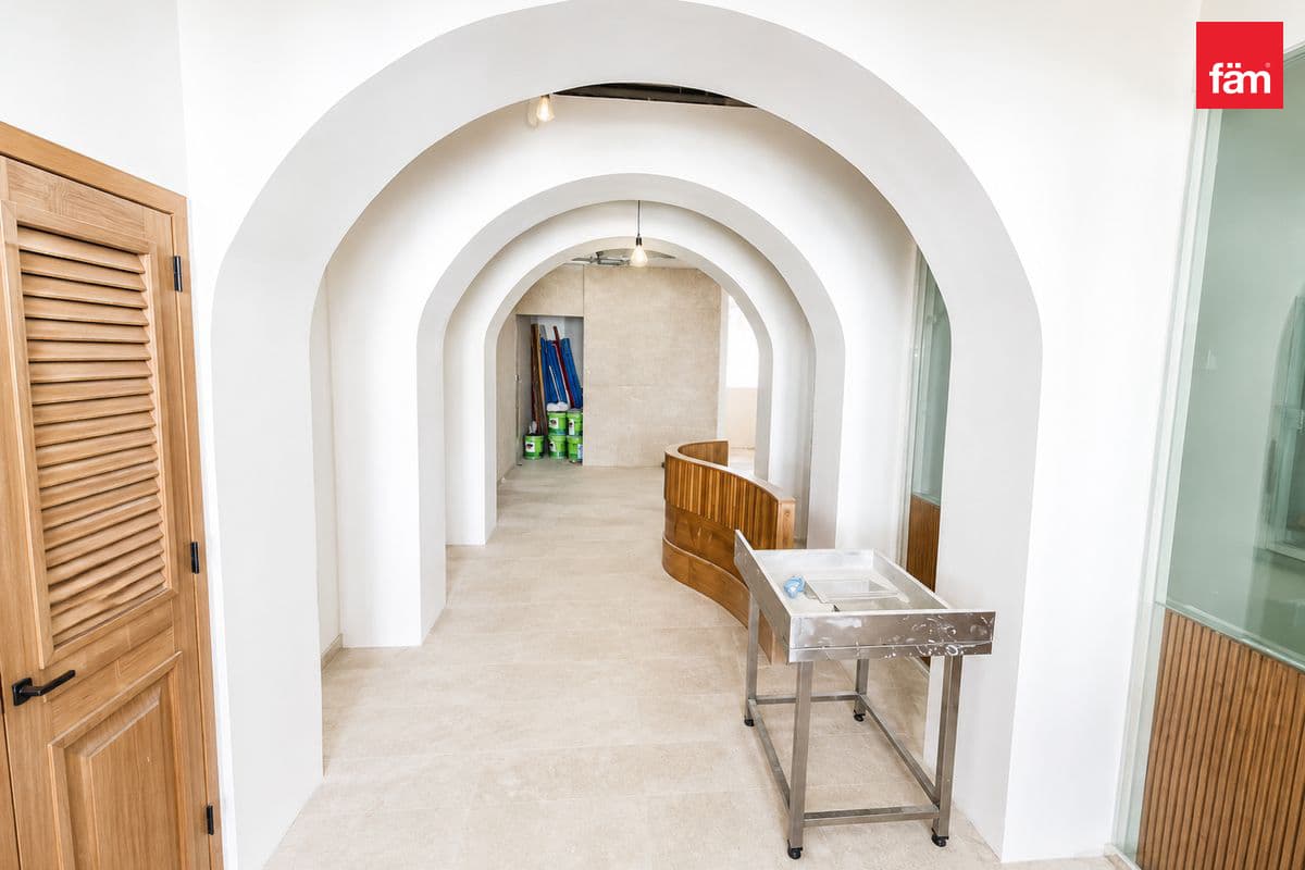 retail in Burj Daman, photograph 13 of 14
