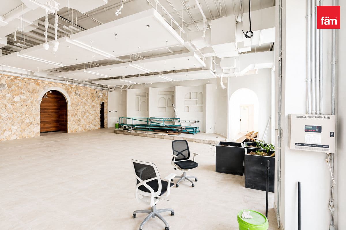 retail in Burj Daman, photograph 4 of 14
