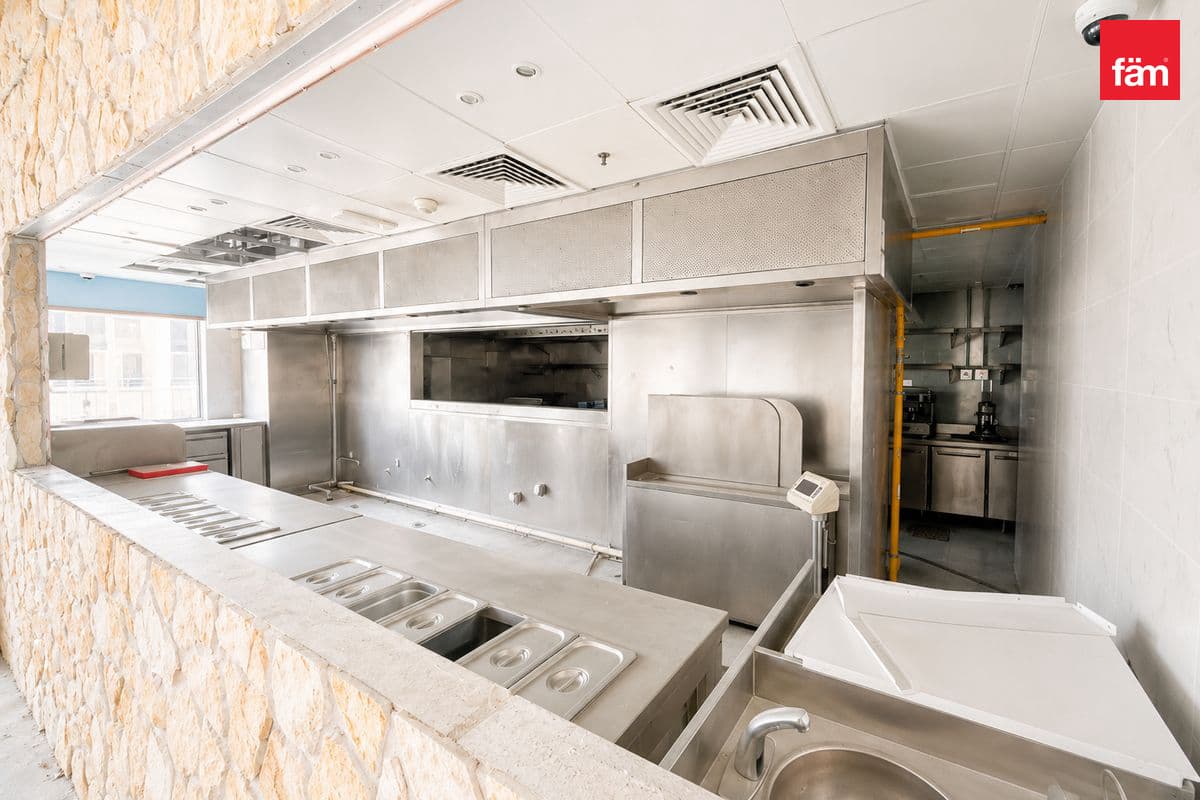 retail in Burj Daman, photograph 10 of 14