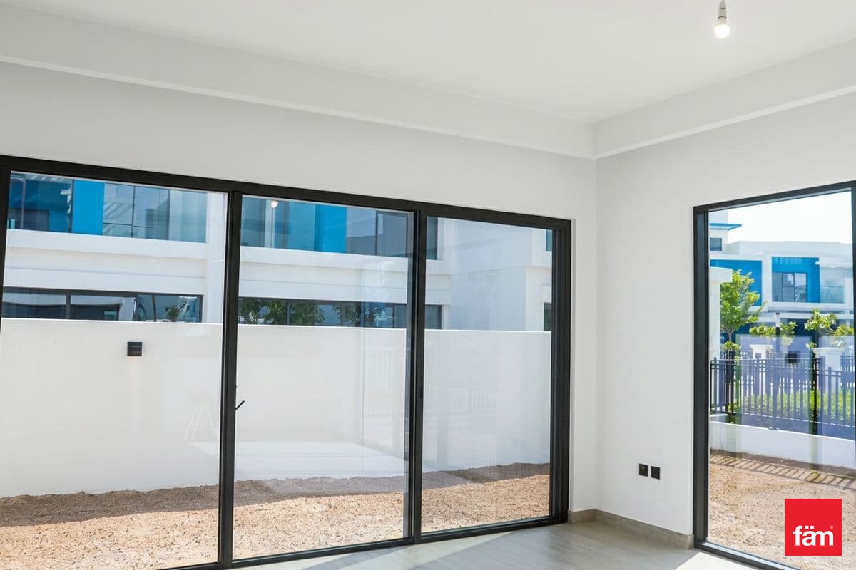5 bedroom townhouse in DAMAC Lagoons Santorini 2, photograph 6 of 20