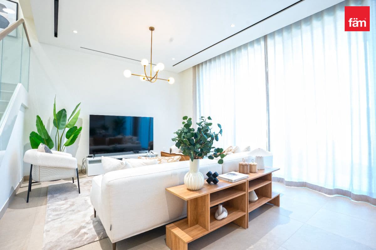 3 bedroom townhouse in Al Badia Villas, photograph 3 of 20