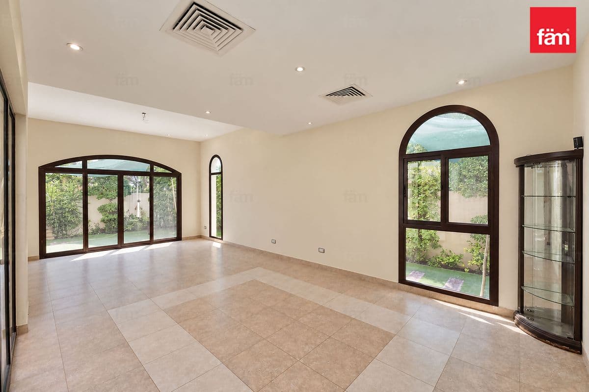 4 bedroom townhouse in Al Salam Townhouses, photograph 8 of 20