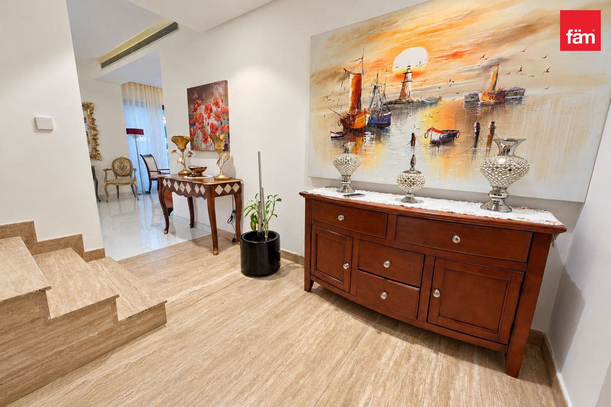 5 bedroom townhouse in Bloomingdale Townhouses, photograph 10 of 20
