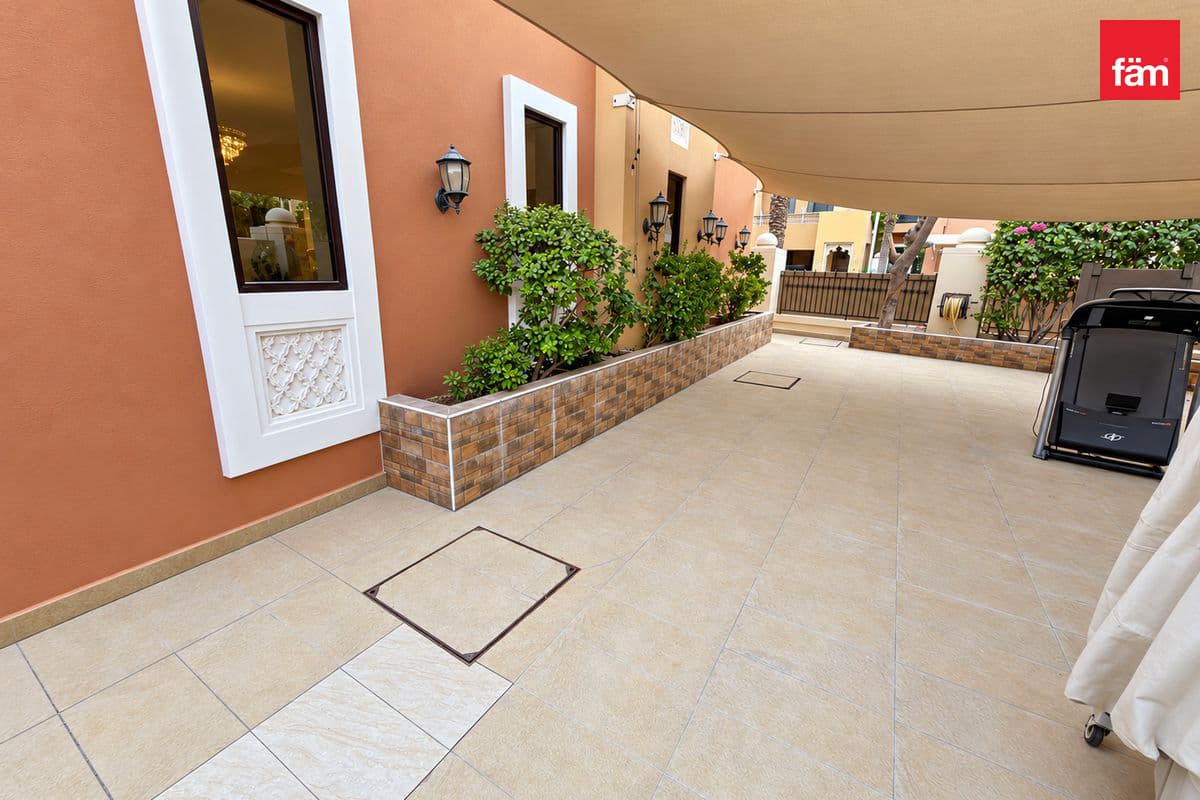 5 bedroom townhouse in Bloomingdale Townhouses, photograph 8 of 20