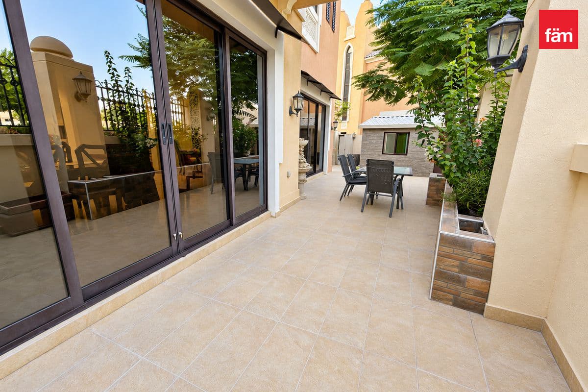 5 bedroom townhouse in Bloomingdale Townhouses, photograph 6 of 20