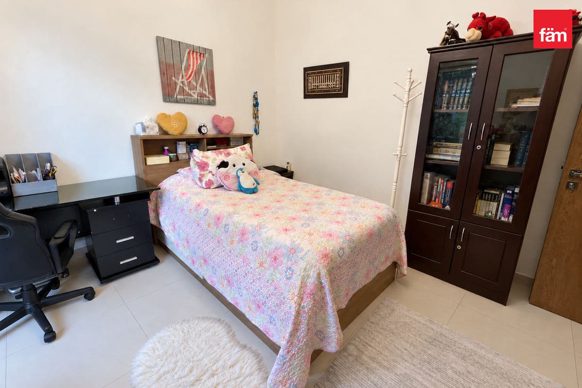 5 bedroom townhouse in Bloomingdale Townhouses, photograph 18 of 20