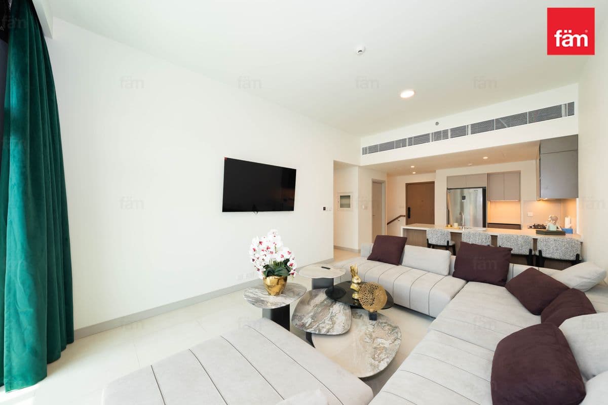 3 bedroom apartment in Creek Palace, photograph 2 of 19