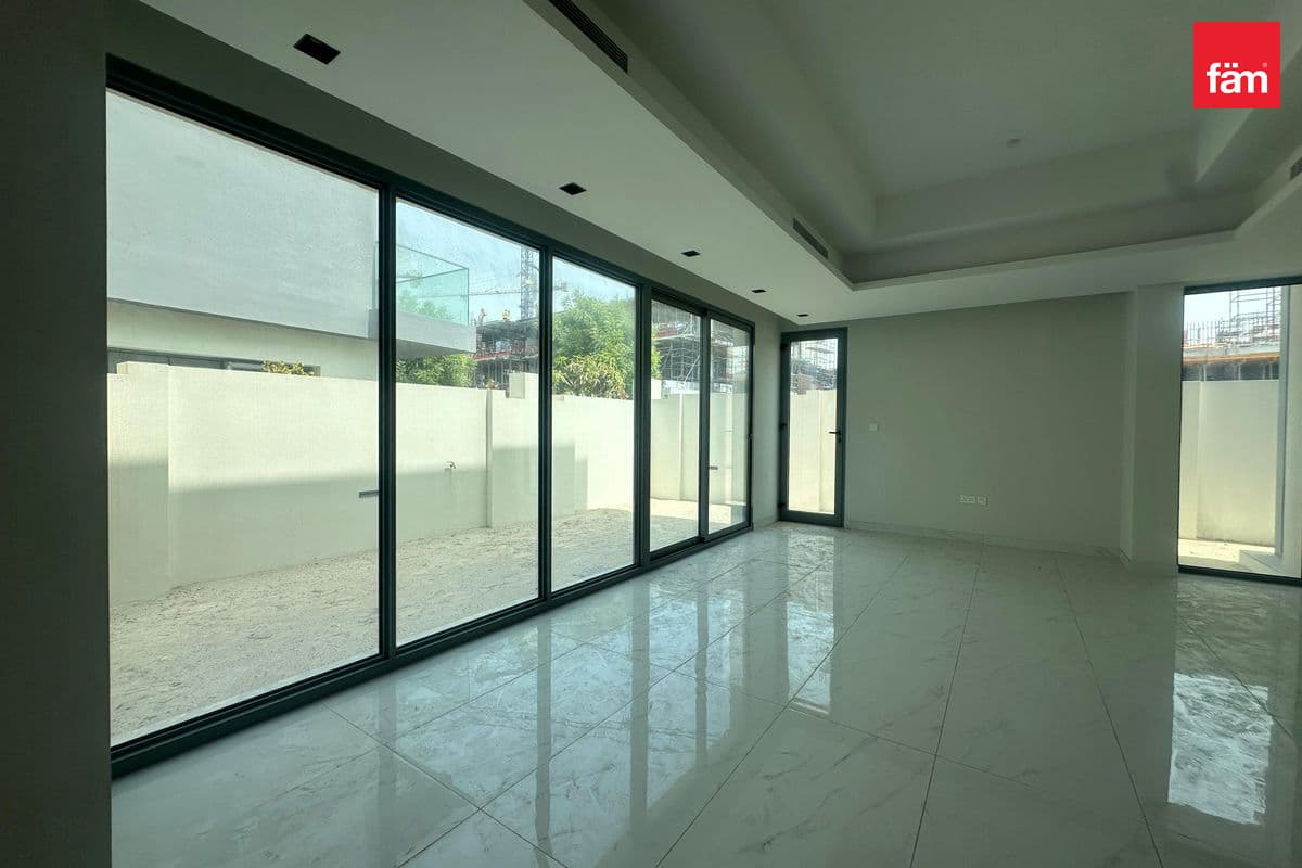 4 bedroom townhouse in Gardenia Townhomes at Wasl Gate, photograph 2 of 20