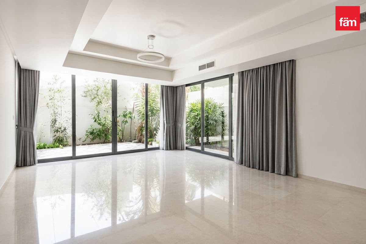 4 bedroom townhouse in Gardenia Townhomes at Wasl Gate, photograph 2 of 10